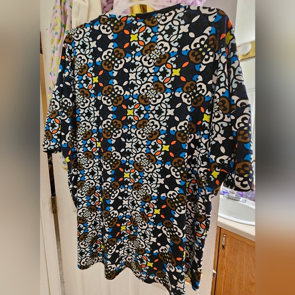 Colorful Patterned Top - Picture 2 of 3